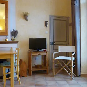 Appartement Studio Dans Maison De Village, Gréoux-les-Bains